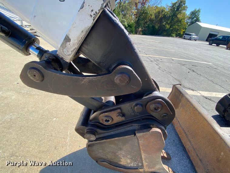 image for item HE9821 2006 Bobcat 331E  mini excavator