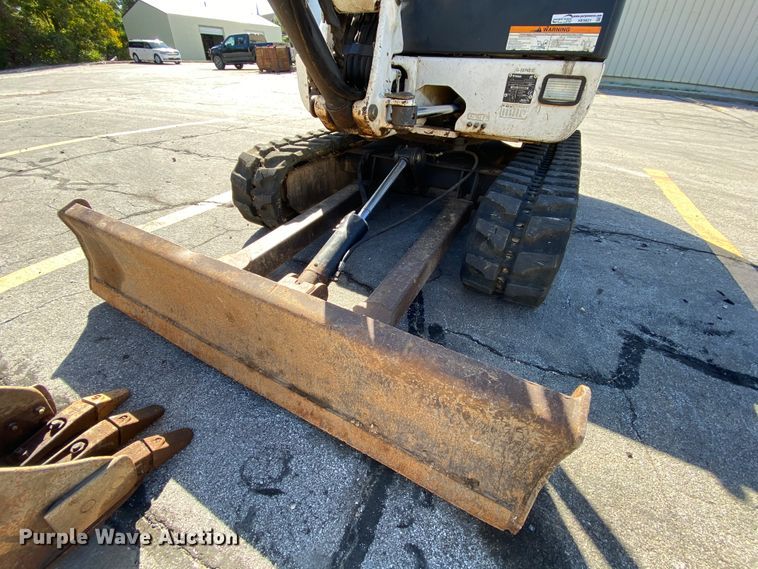 image for item HE9821 2006 Bobcat 331E  mini excavator