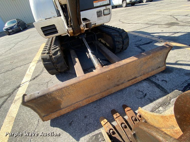 image for item HE9821 2006 Bobcat 331E  mini excavator