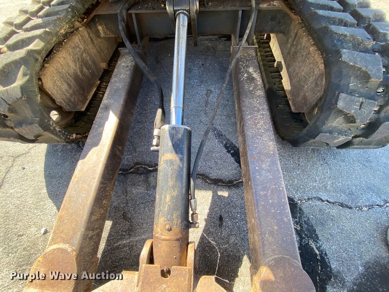 image for item HE9821 2006 Bobcat 331E  mini excavator