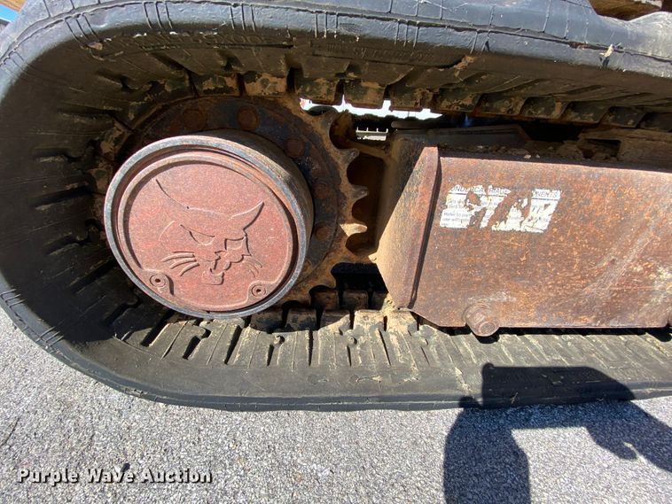 image for item HE9821 2006 Bobcat 331E  mini excavator