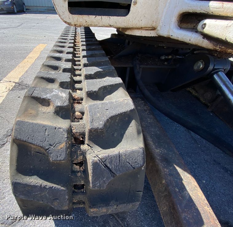 image for item HE9821 2006 Bobcat 331E  mini excavator