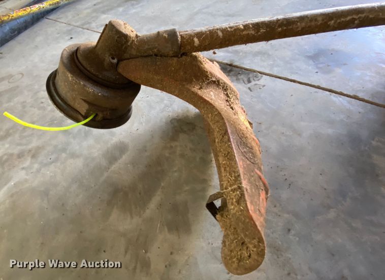 image for item HE9822 Lawn and garden equipment