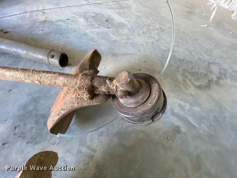 image for item HE9822 Lawn and garden equipment