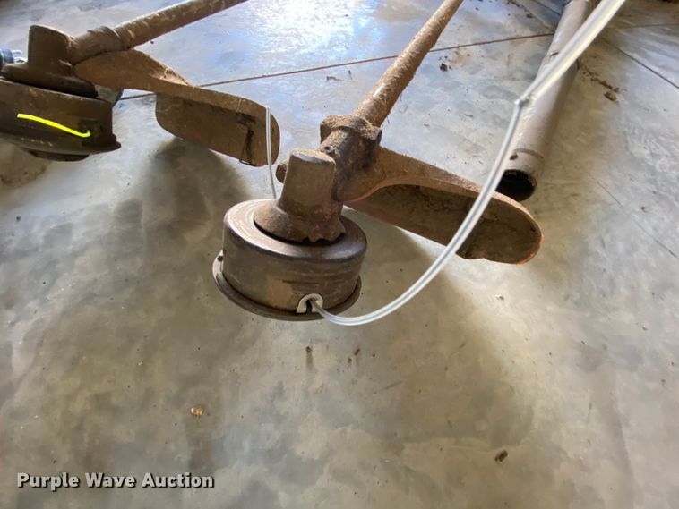 image for item HE9822 Lawn and garden equipment