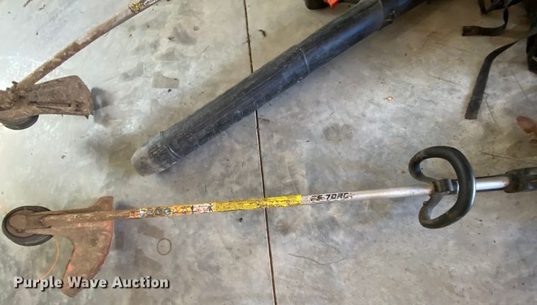 image for item HE9823 Lawn and garden equipment