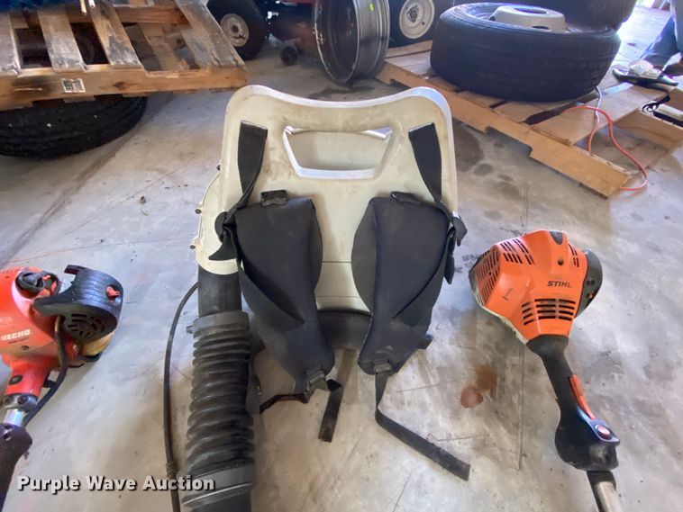 image for item HE9823 Lawn and garden equipment