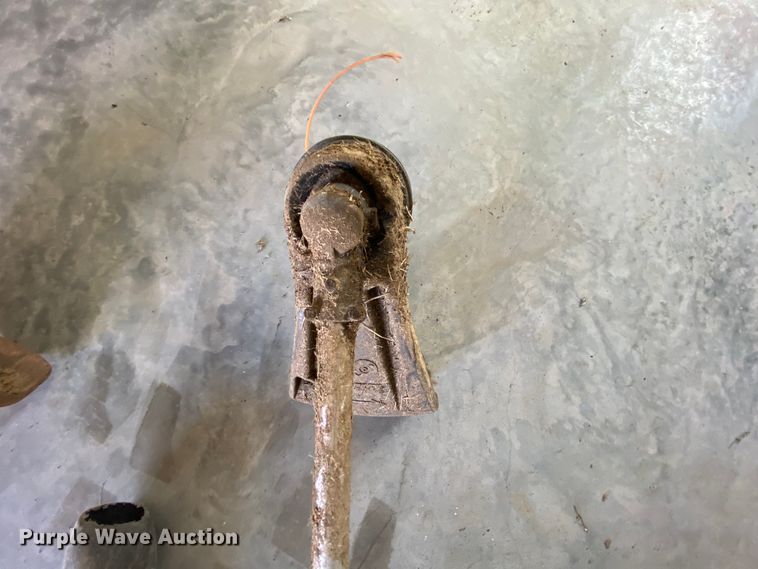 image for item HE9823 Lawn and garden equipment