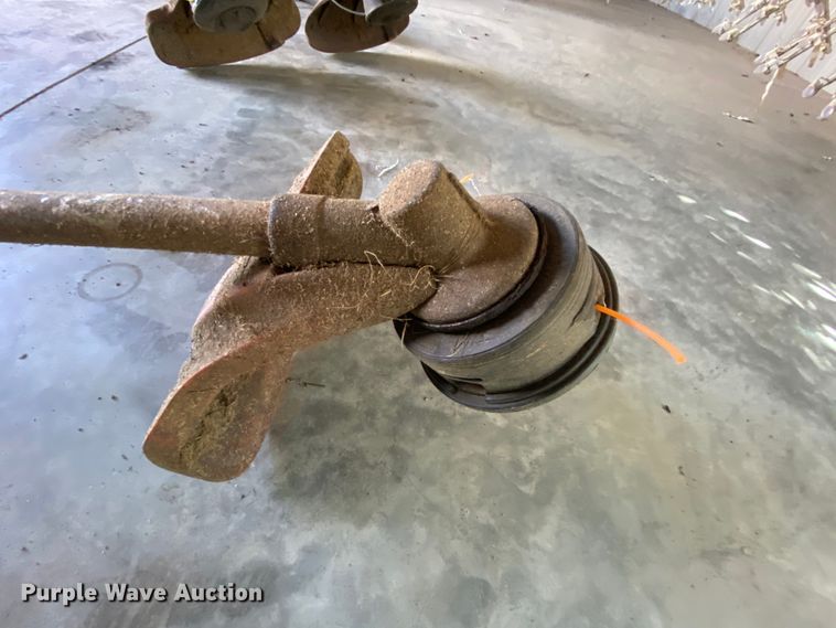 image for item HE9823 Lawn and garden equipment