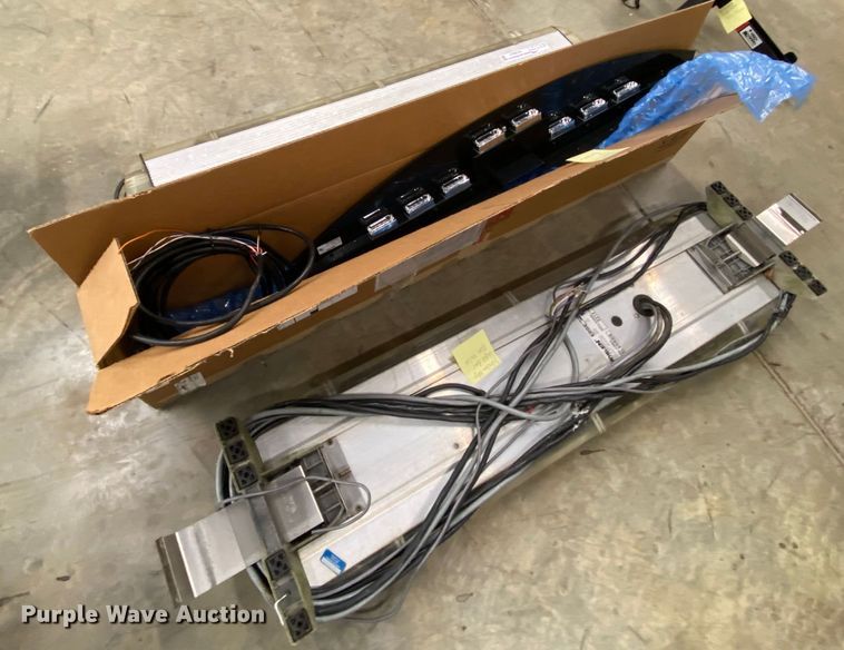 image for item HE9827 (3) light bars