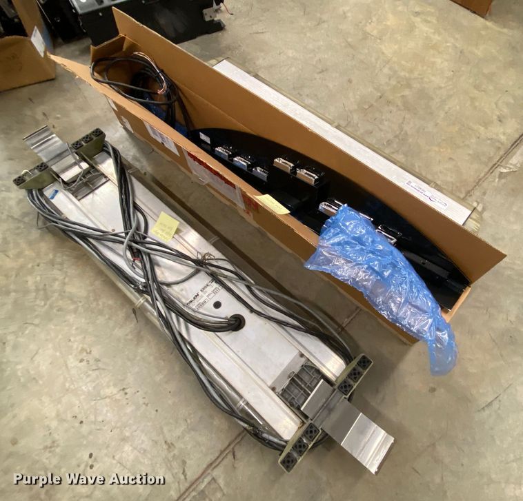 image for item HE9827 (3) light bars