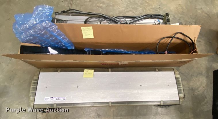 image for item HE9827 (3) light bars