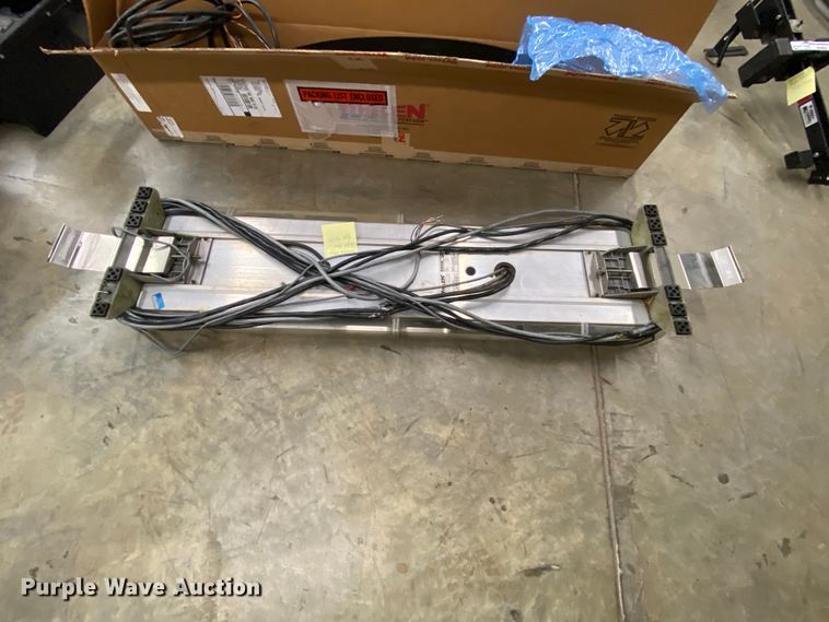 image for item HE9827 (3) light bars