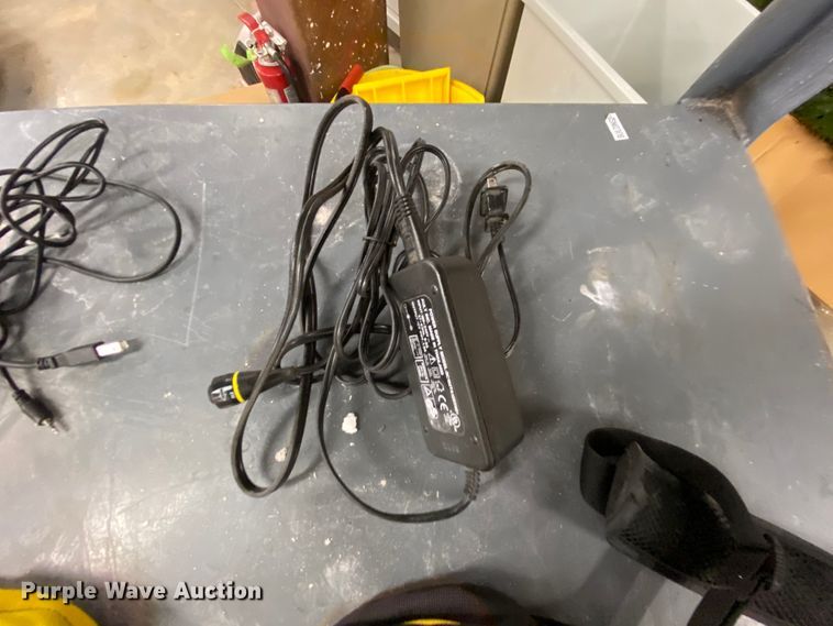 image for item HE9831 Surveying equipment