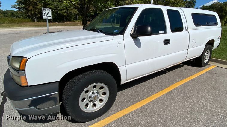 image for item HE9832 2005 Chevrolet Silverado 1500  Ext. Cab pickup truck