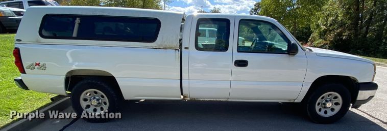 image for item HE9832 2005 Chevrolet Silverado 1500  Ext. Cab pickup truck