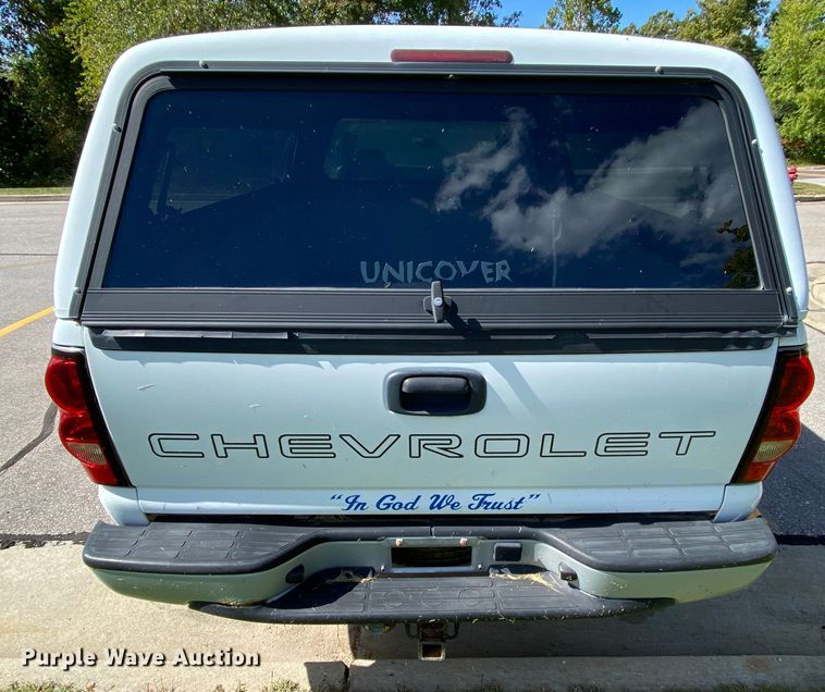 image for item HE9832 2005 Chevrolet Silverado 1500  Ext. Cab pickup truck