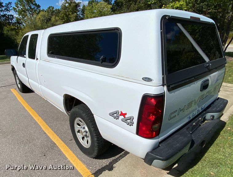 image for item HE9832 2005 Chevrolet Silverado 1500  Ext. Cab pickup truck