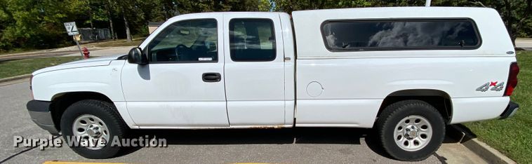 image for item HE9832 2005 Chevrolet Silverado 1500  Ext. Cab pickup truck