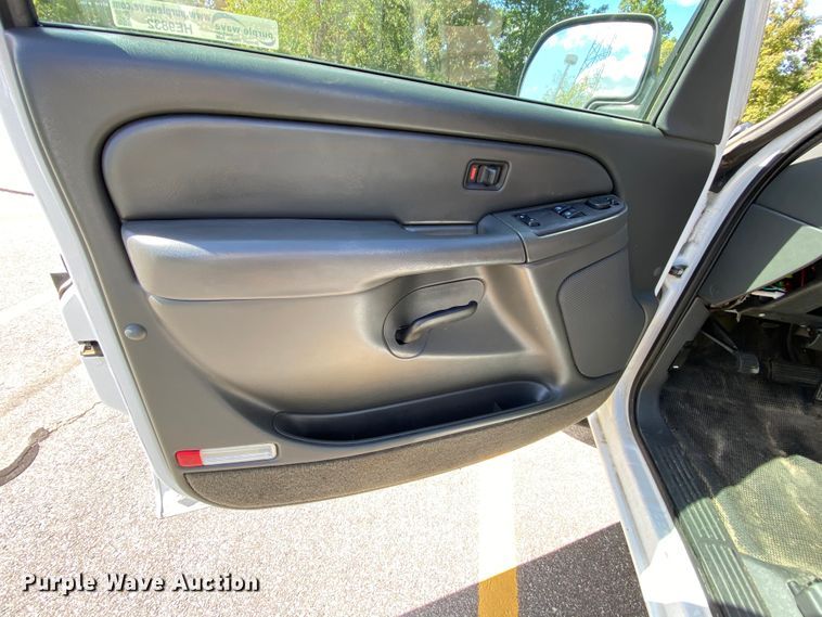 image for item HE9832 2005 Chevrolet Silverado 1500  Ext. Cab pickup truck