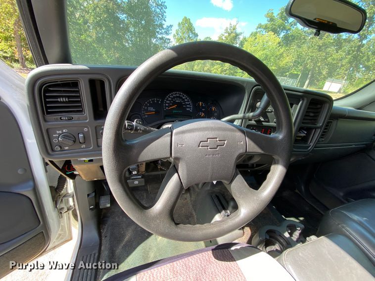 image for item HE9832 2005 Chevrolet Silverado 1500  Ext. Cab pickup truck