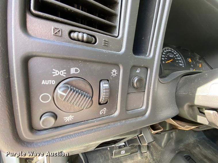 image for item HE9832 2005 Chevrolet Silverado 1500  Ext. Cab pickup truck