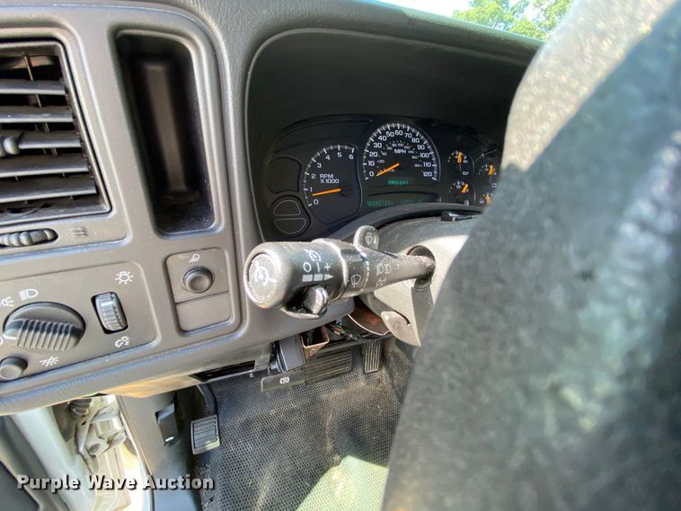 image for item HE9832 2005 Chevrolet Silverado 1500  Ext. Cab pickup truck