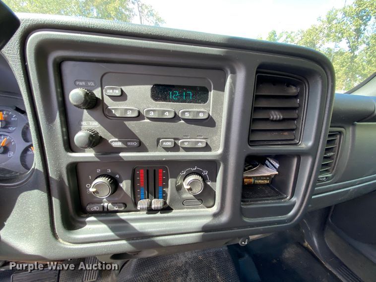 image for item HE9832 2005 Chevrolet Silverado 1500  Ext. Cab pickup truck