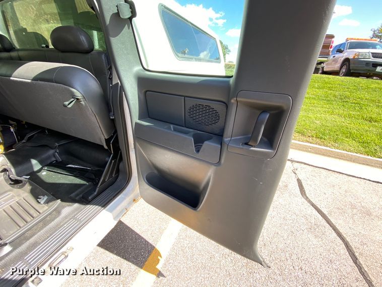 image for item HE9832 2005 Chevrolet Silverado 1500  Ext. Cab pickup truck