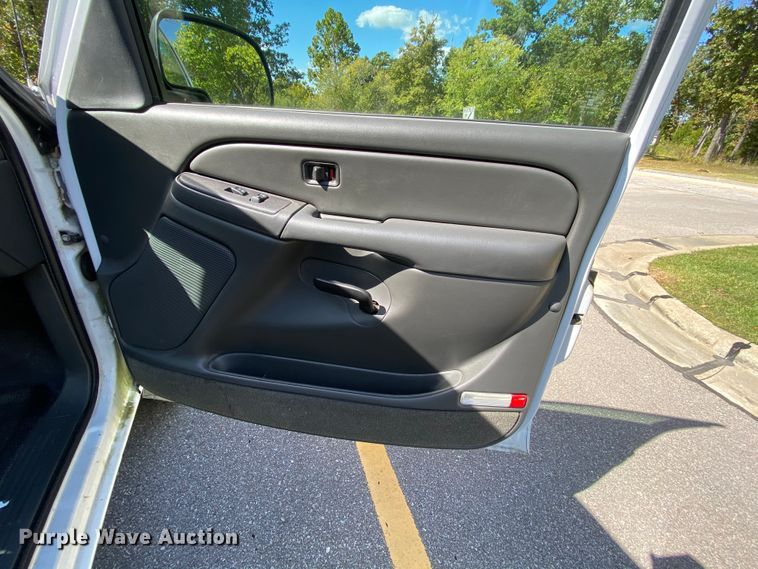 image for item HE9832 2005 Chevrolet Silverado 1500  Ext. Cab pickup truck