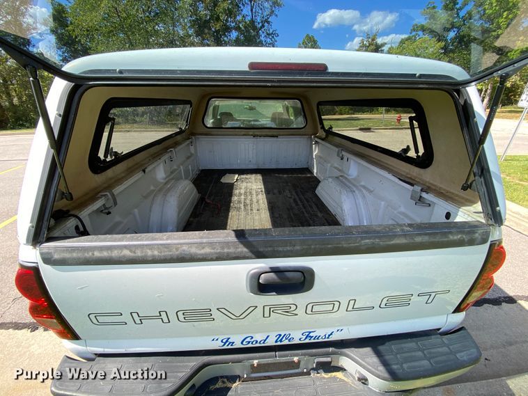 image for item HE9832 2005 Chevrolet Silverado 1500  Ext. Cab pickup truck