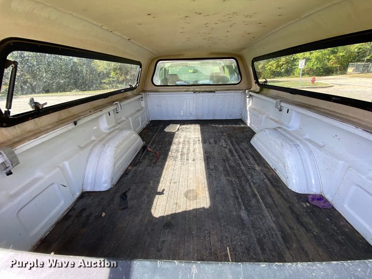 image for item HE9832 2005 Chevrolet Silverado 1500  Ext. Cab pickup truck