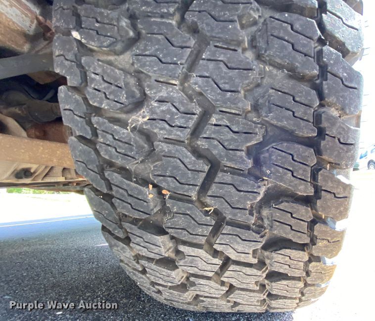 image for item HE9832 2005 Chevrolet Silverado 1500  Ext. Cab pickup truck