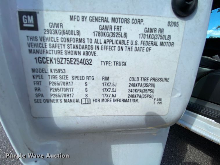 image for item HE9832 2005 Chevrolet Silverado 1500  Ext. Cab pickup truck