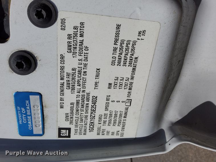 image for item HE9832 2005 Chevrolet Silverado 1500  Ext. Cab pickup truck