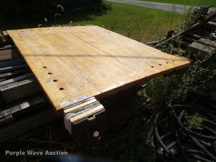 image for item HF9619 Wood shop table