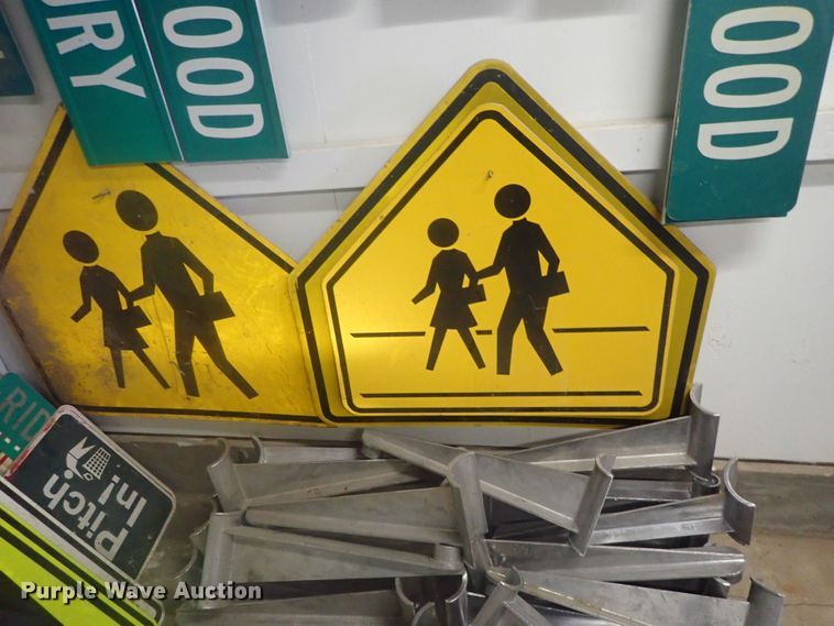 image for item HK9993 Approximately 50 street signs