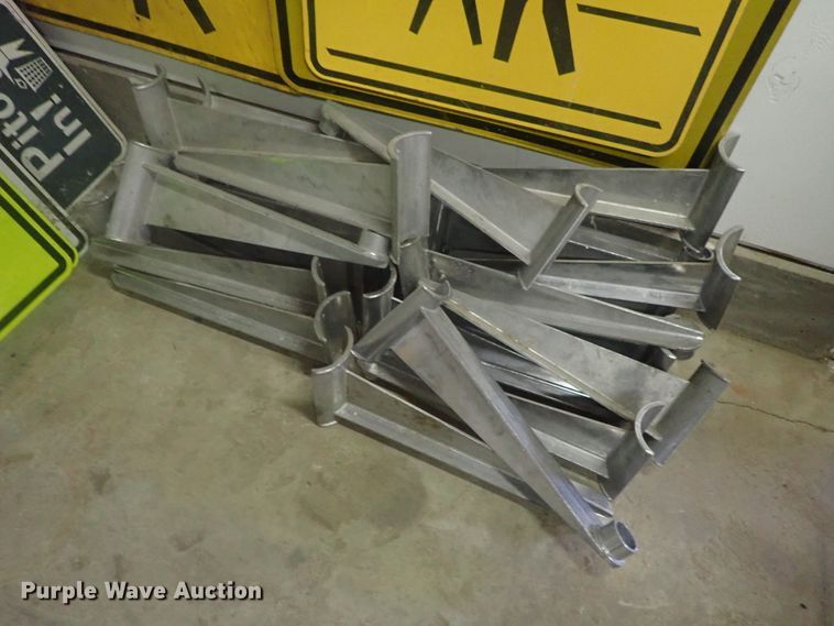 image for item HK9993 Approximately 50 street signs