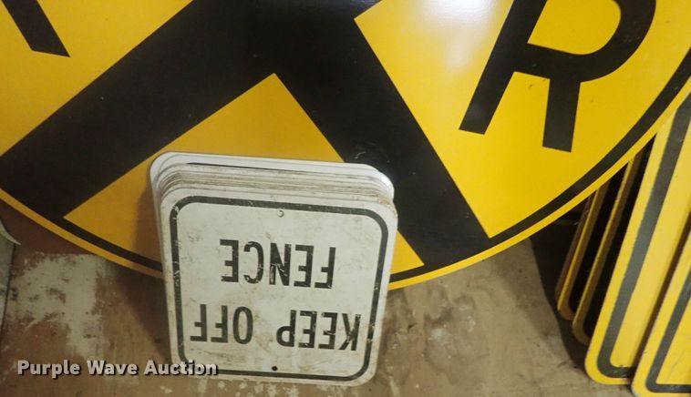 image for item HK9993 Approximately 50 street signs