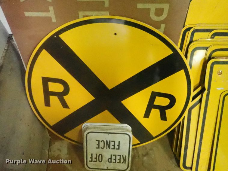 image for item HK9993 Approximately 50 street signs