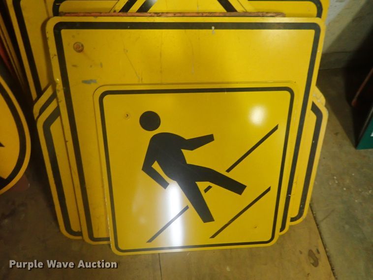 image for item HK9993 Approximately 50 street signs