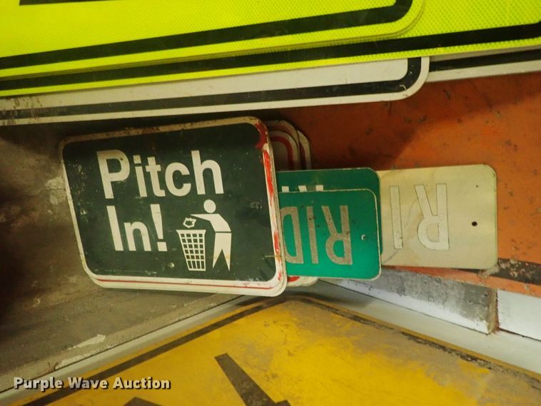 image for item HK9993 Approximately 50 street signs