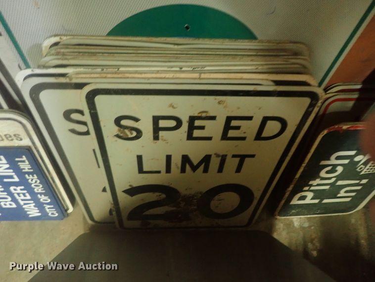 image for item HK9993 Approximately 50 street signs