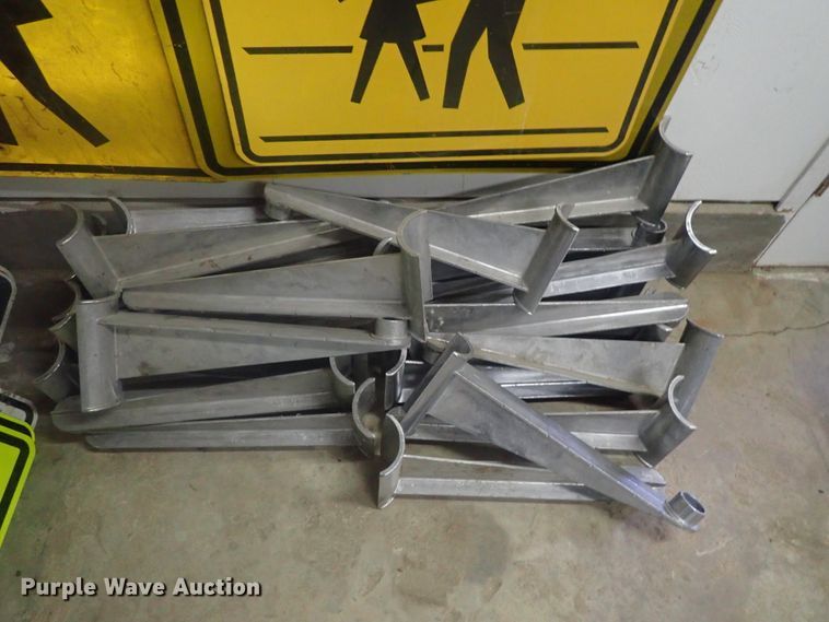 image for item HK9993 Approximately 50 street signs