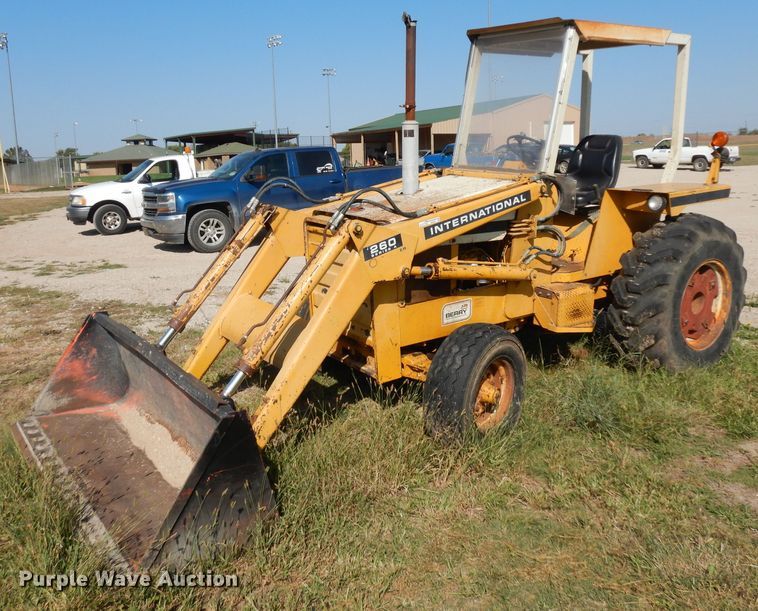 image for item HN9297 International 260A  tractor