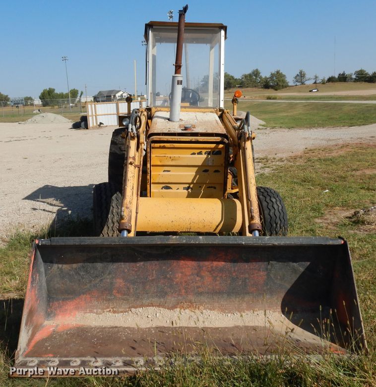 image for item HN9297 International 260A  tractor