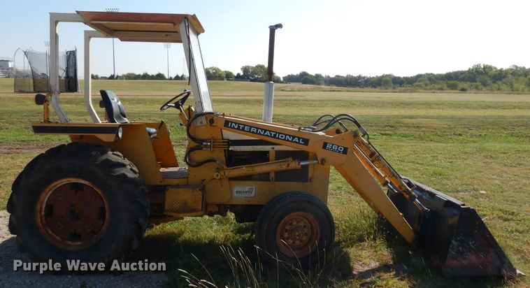image for item HN9297 International 260A  tractor