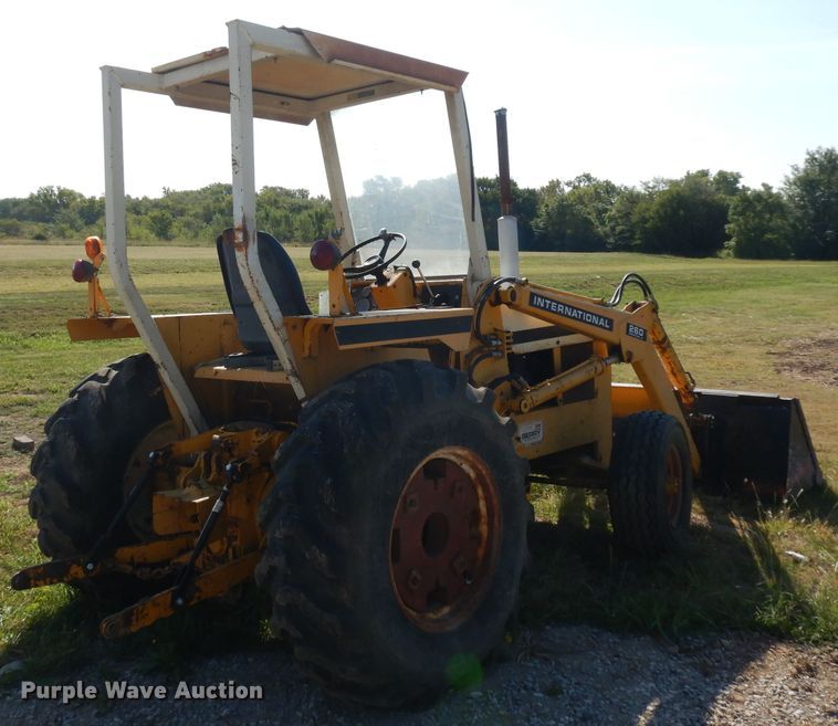 image for item HN9297 International 260A  tractor