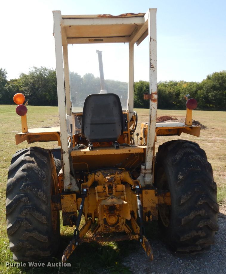 image for item HN9297 International 260A  tractor