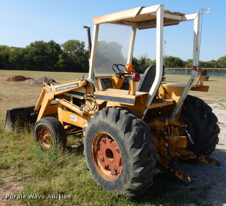 image for item HN9297 International 260A  tractor